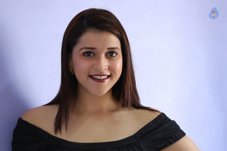 Mannara Chopra Latest Gallery - 33 / 53 photos