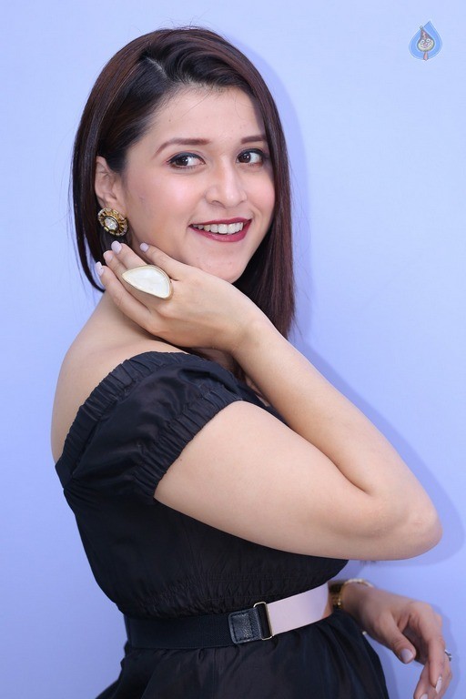 Mannara Chopra Latest Gallery - 46 / 53 photos