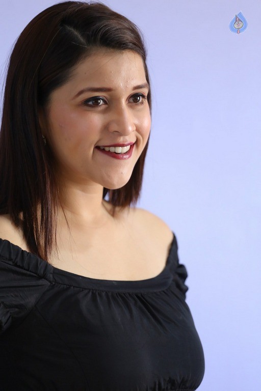 Mannara Chopra Latest Gallery - 51 / 53 photos