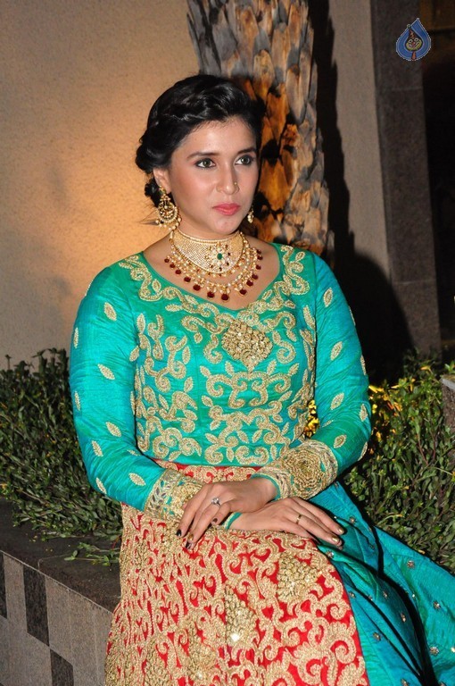 Mannara Chopra Latest Gallery - 9 / 40 photos