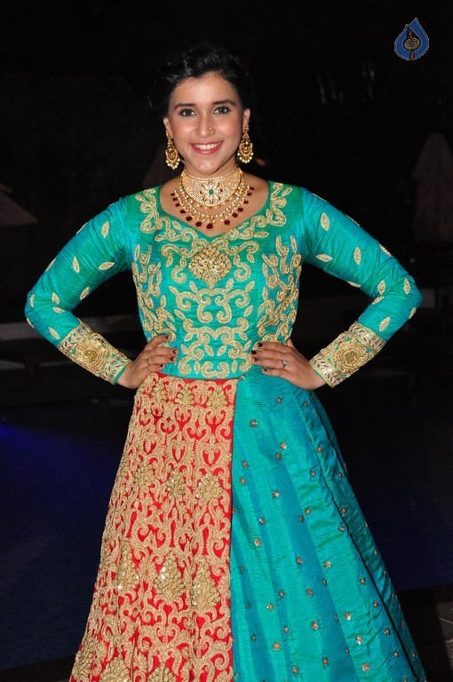 Mannara Chopra Latest Gallery - 16 / 40 photos
