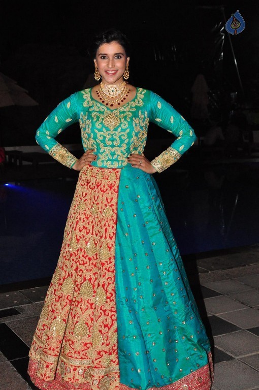 Mannara Chopra Latest Gallery - 17 / 40 photos
