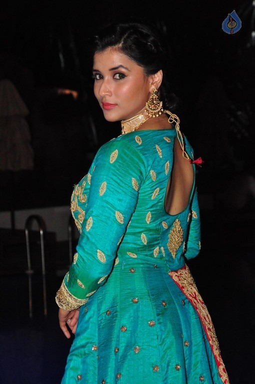 Mannara Chopra Latest Gallery - 23 / 40 photos