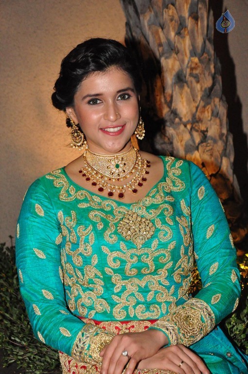 Mannara Chopra Latest Gallery - 33 / 40 photos