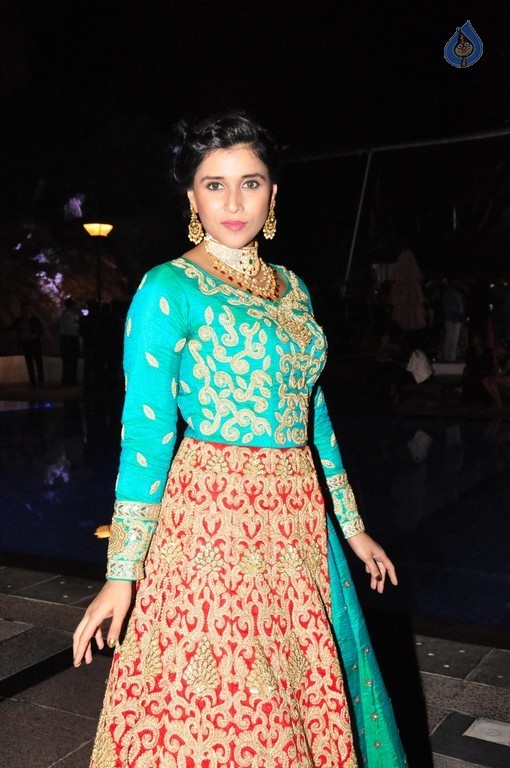 Mannara Chopra Latest Gallery - 34 / 40 photos