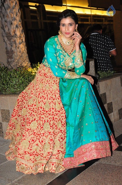 Mannara Chopra Latest Gallery - 36 / 40 photos