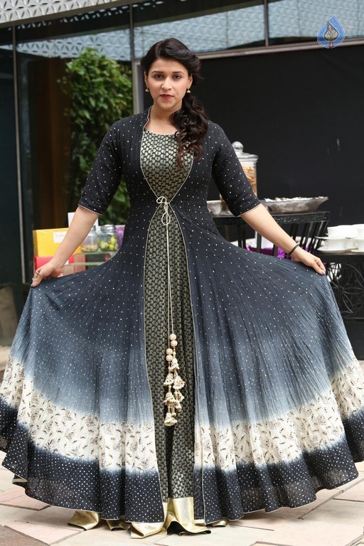Mannara Chopra Latest Gallery - 1 / 42 photos