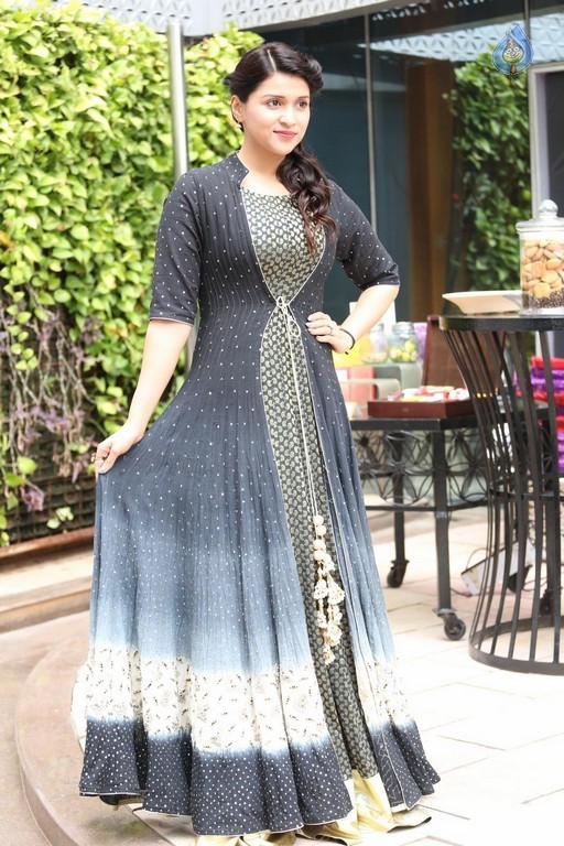 Mannara Chopra Latest Gallery - 20 / 42 photos