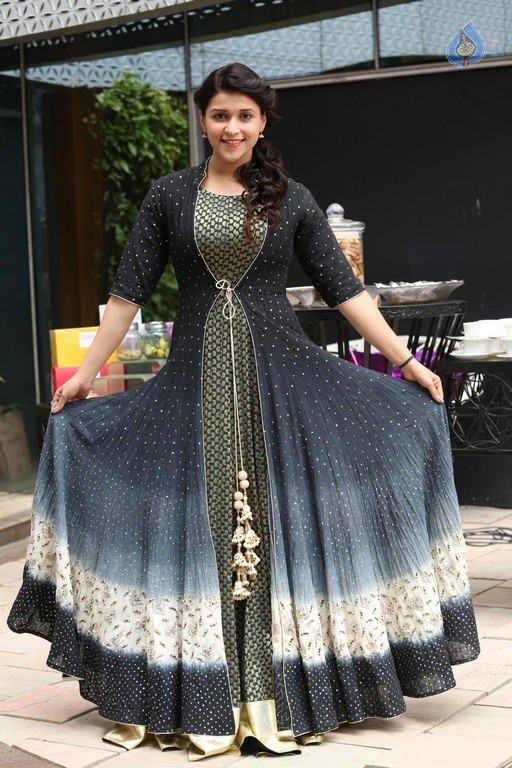 Mannara Chopra Latest Gallery - 28 / 42 photos