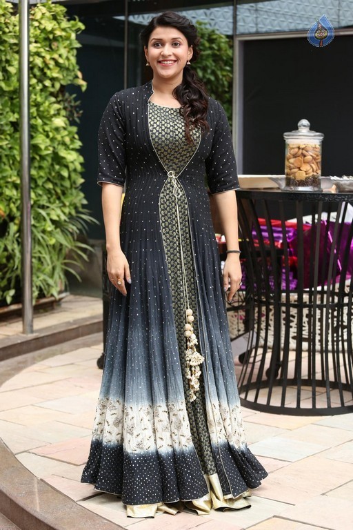Mannara Chopra Latest Gallery - 39 / 42 photos