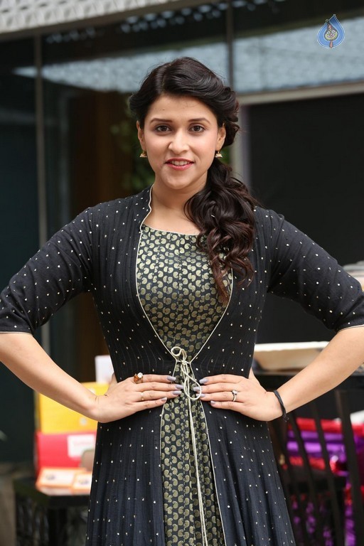 Mannara Chopra Latest Gallery - 42 / 42 photos
