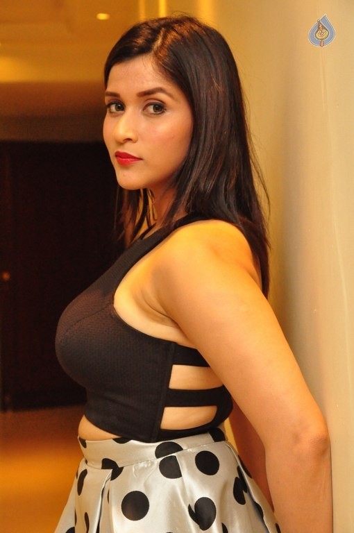 Mannara Chopra Latest Photos - 39 / 42 photos