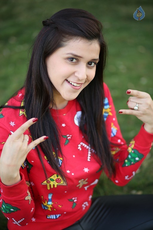 Mannara Chopra Latest Photos - 11 / 18 photos