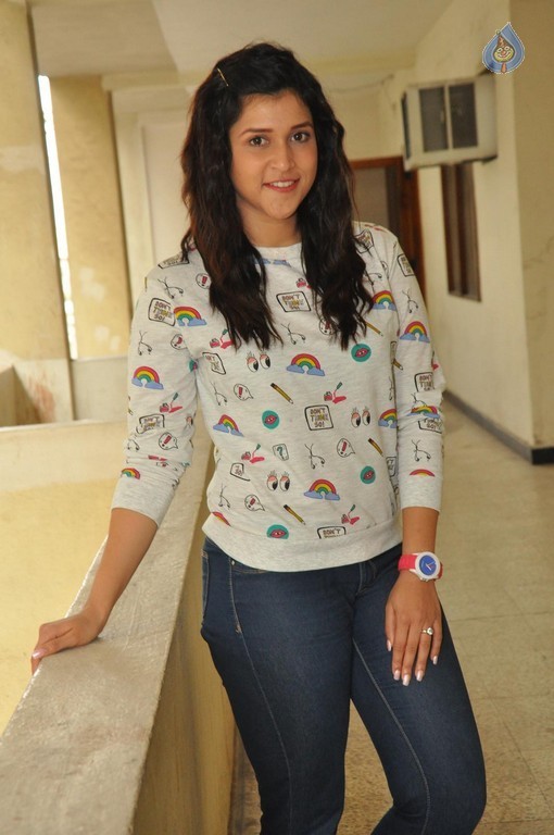 Mannara Chopra Latest Pics - 12 / 42 photos