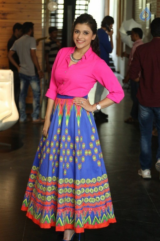 Mannara Chopra Latest Pics - 5 / 42 photos