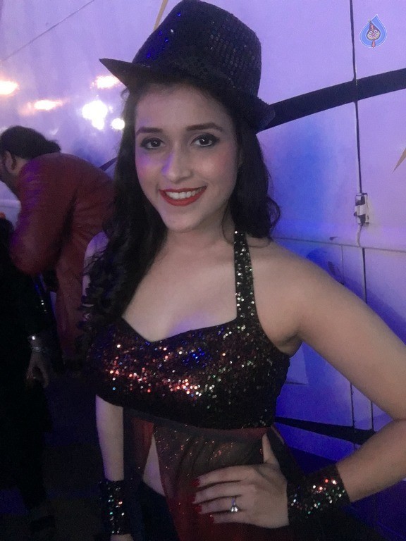 Mannara Chopra New Photos - 5 / 21 photos