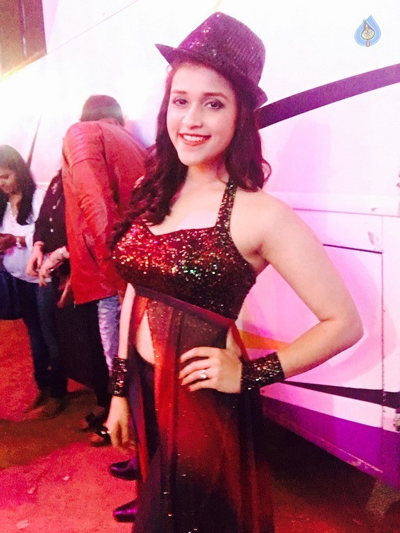 Mannara Chopra New Photos - 11 / 21 photos
