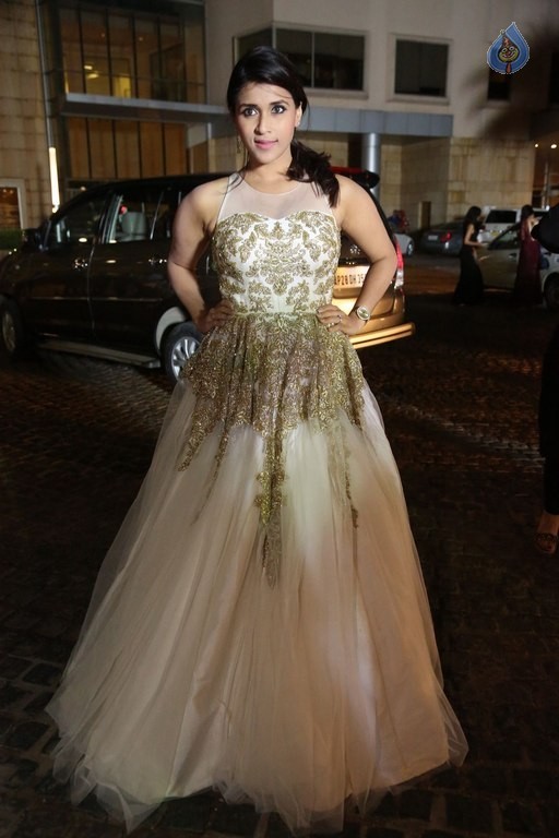 Mannara Chopra New Photos - 13 / 34 photos