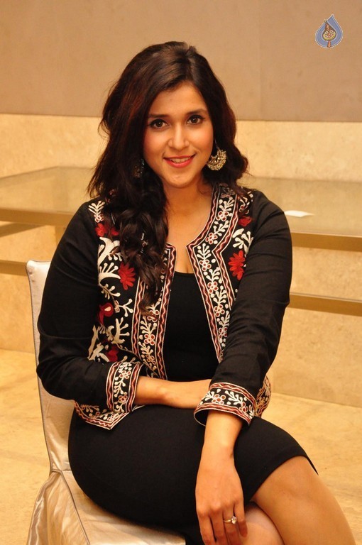Mannara Chopra New Photos - 41 / 42 photos