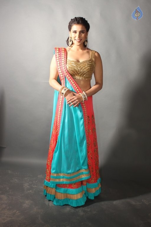 Mannara Chopra Photo Shoot Photos - 16 / 42 photos