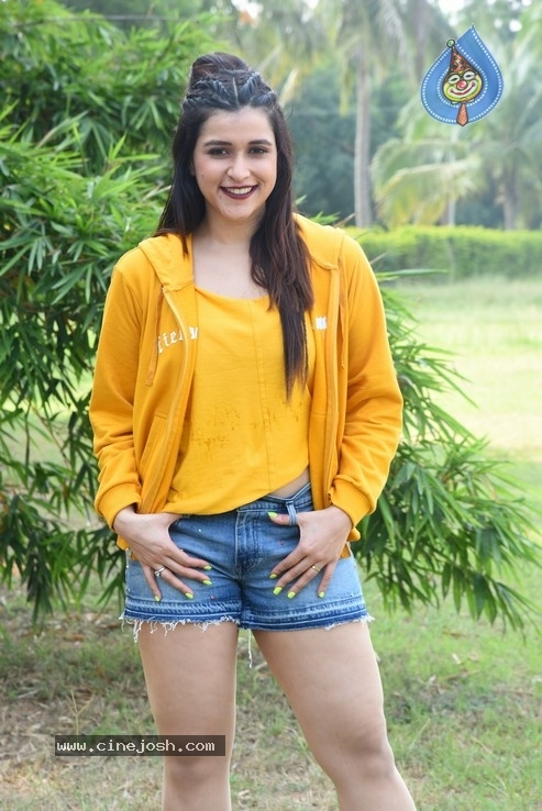 Mannara Chopra Photos - 25 / 35 photos