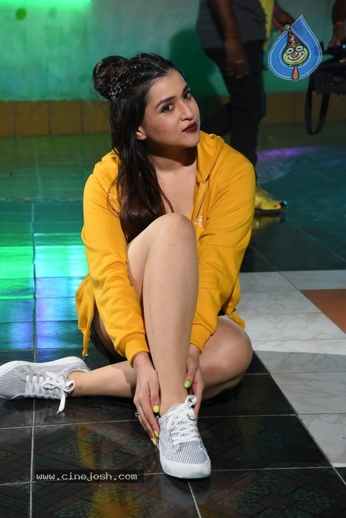 Mannara Chopra Photos - 30 / 35 photos