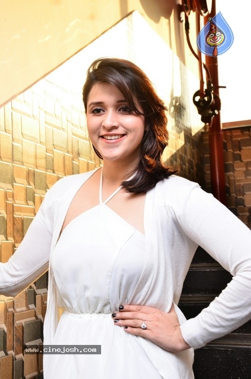 Mannara Chopra Photos - 25 / 35 photos