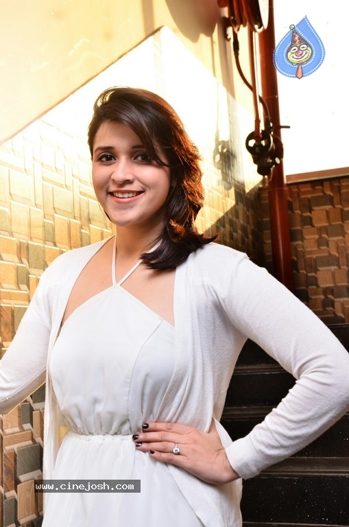 Mannara Chopra Photos - 26 / 35 photos