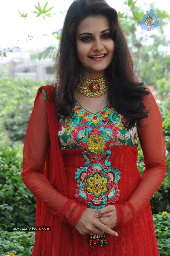 Mano Chitra New Stills - 6 / 77 photos