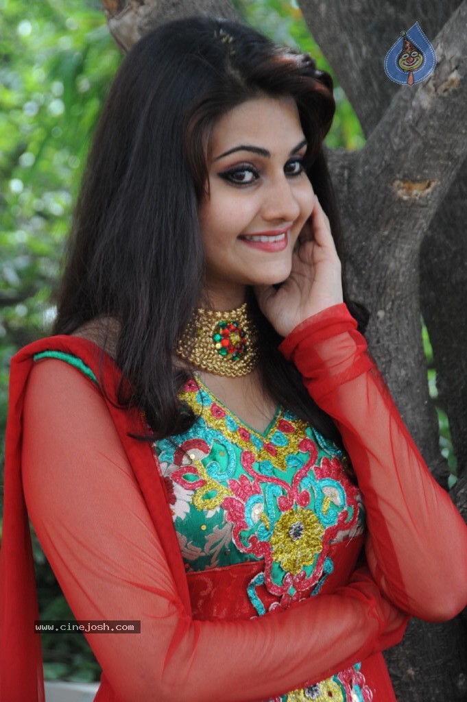 Mano Chitra New Stills - 7 / 77 photos