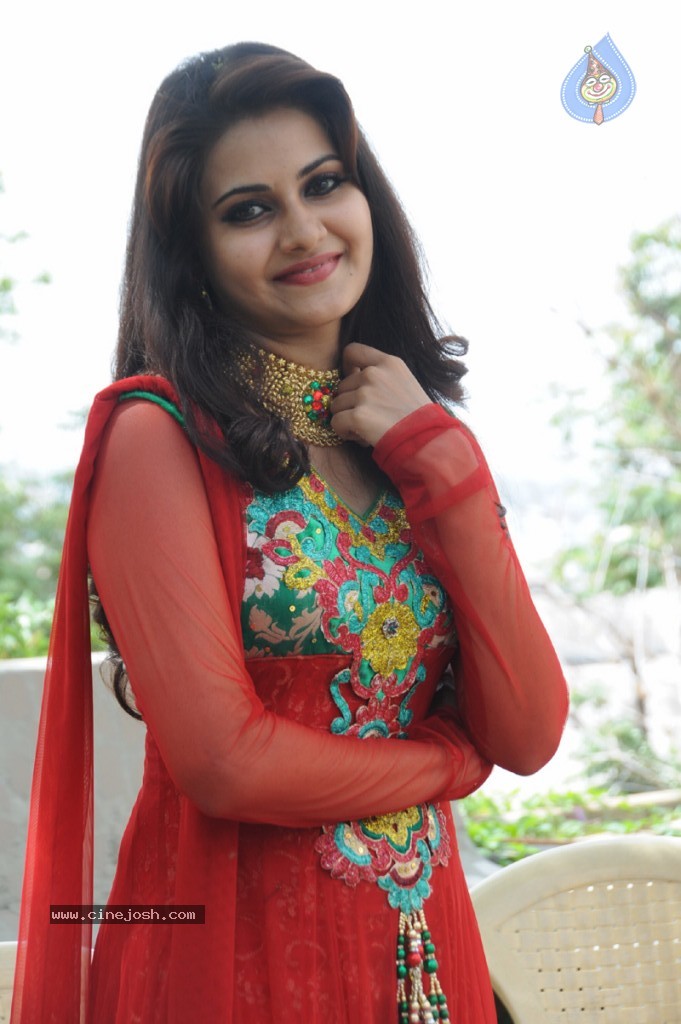 Mano Chitra New Stills - 14 / 77 photos