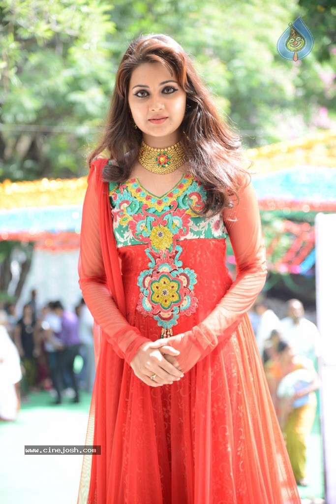 Mano Chitra New Stills - 23 / 77 photos