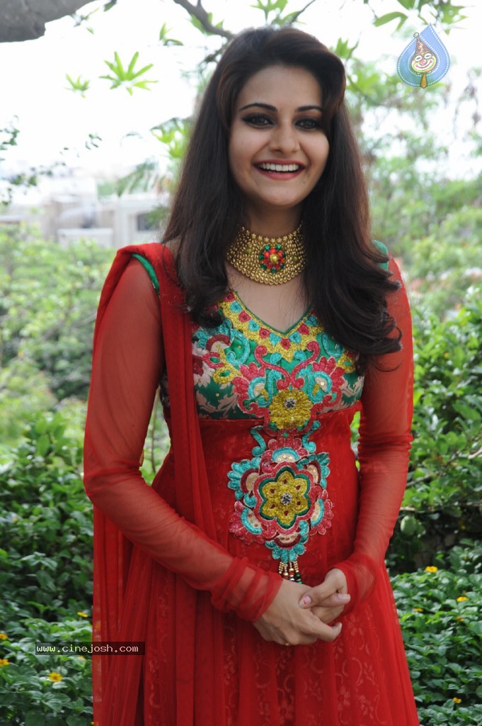 Mano Chitra New Stills - 50 / 77 photos