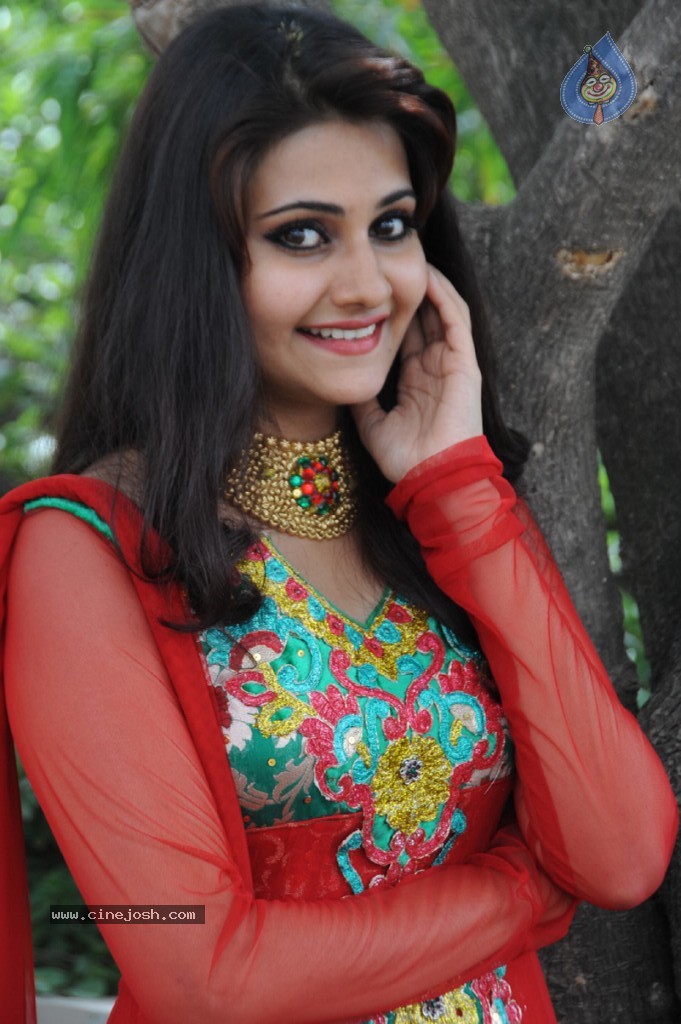 Mano Chitra New Stills - 55 / 77 photos