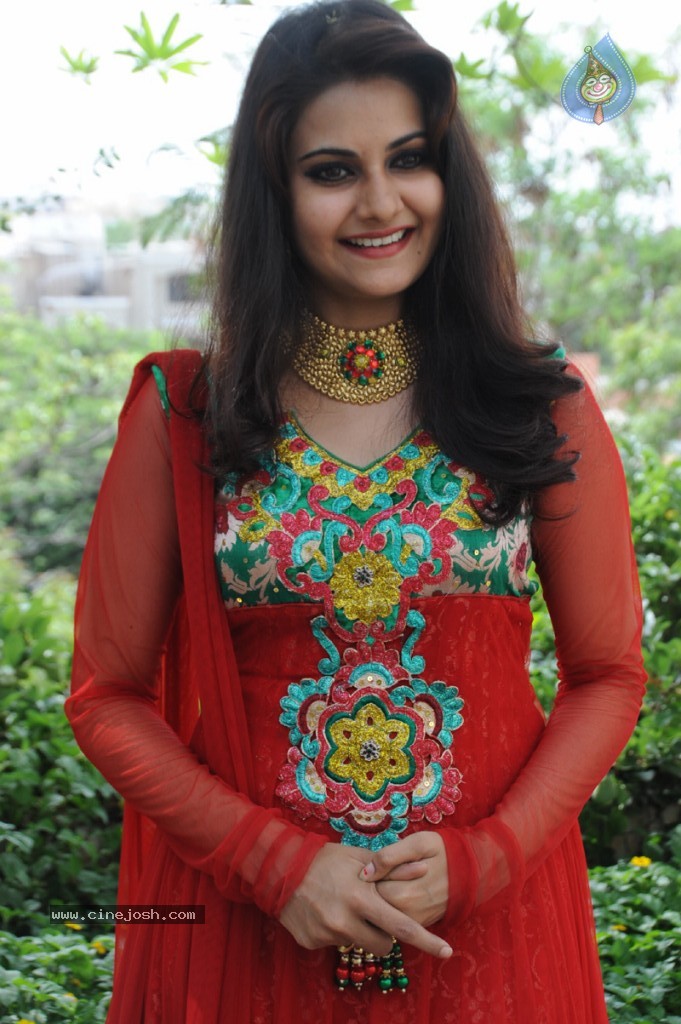 Mano Chitra New Stills - 61 / 77 photos