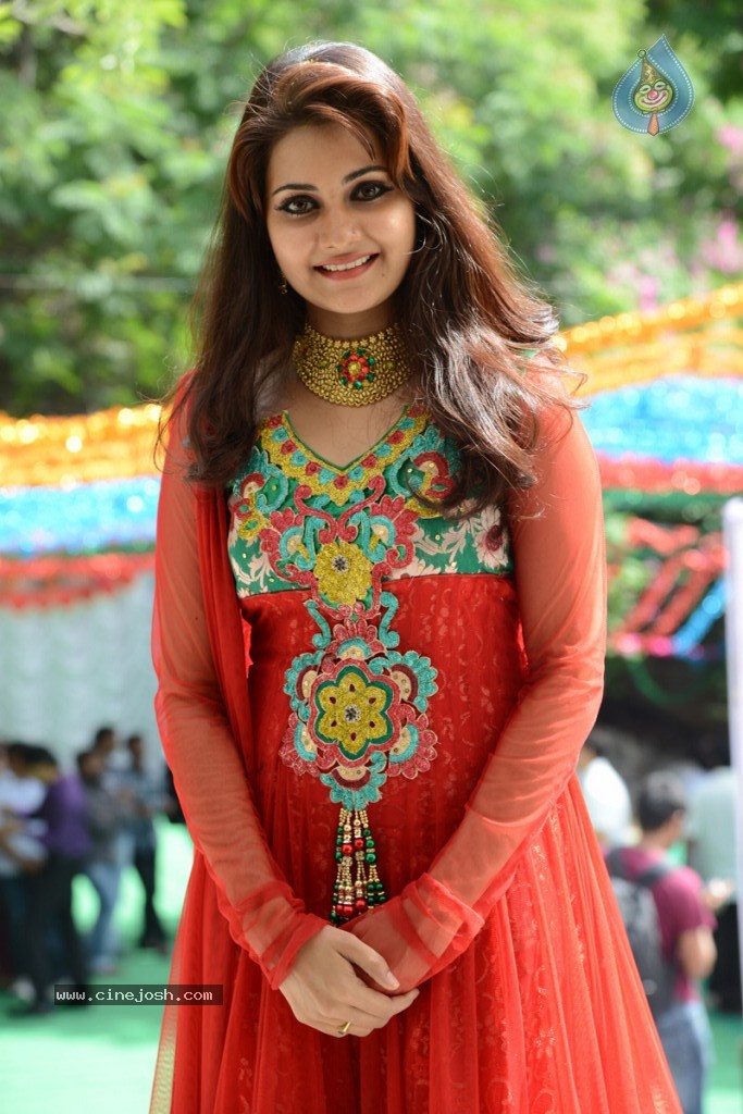 Mano Chitra New Stills - 63 / 77 photos