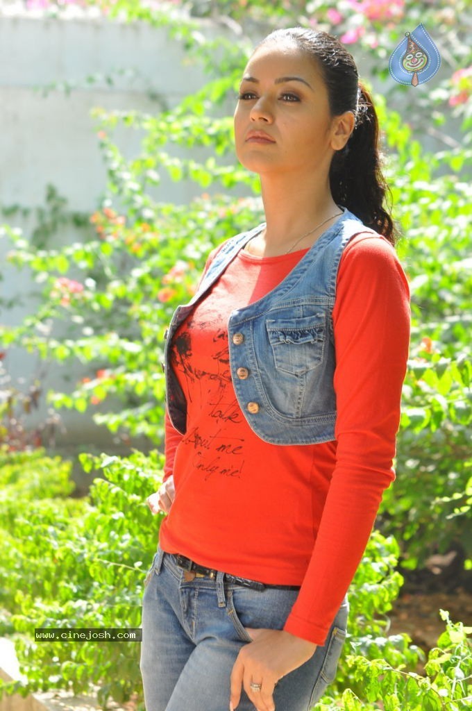 Mariyam Zakaria Latest Photos - 19 / 48 photos