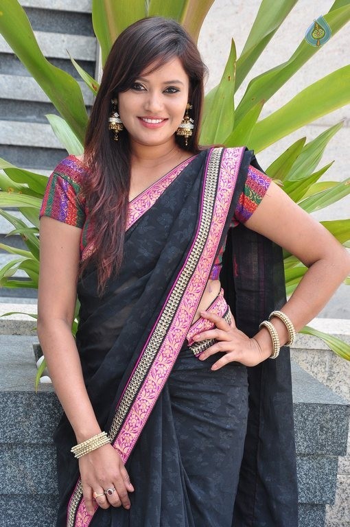 Mathrika New Photos - 18 / 35 photos