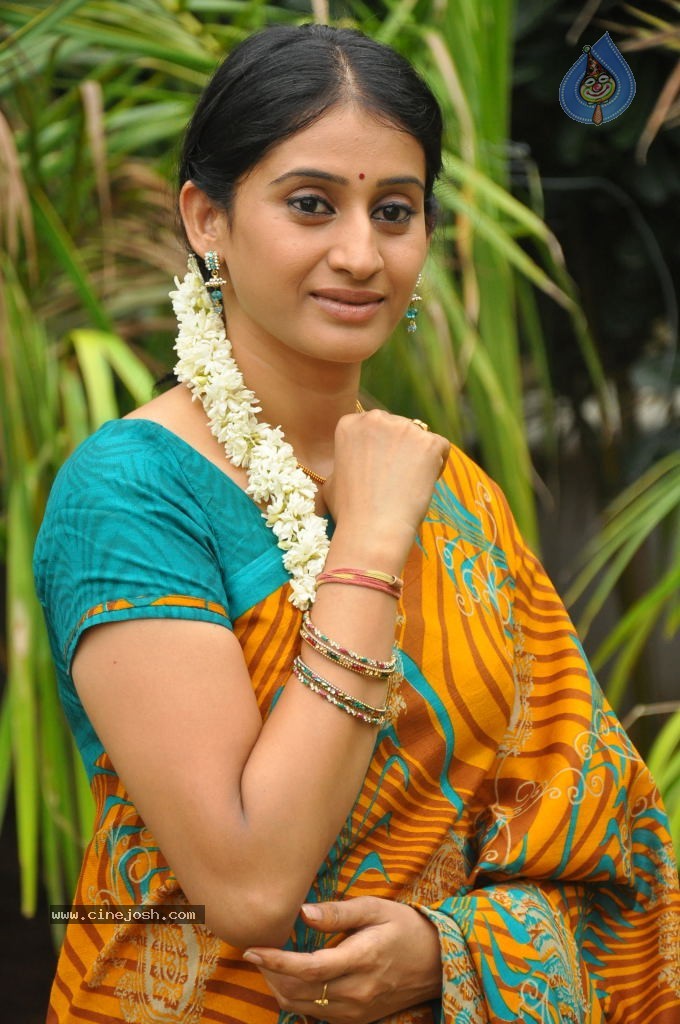 Meena Stills  - 4 / 41 photos