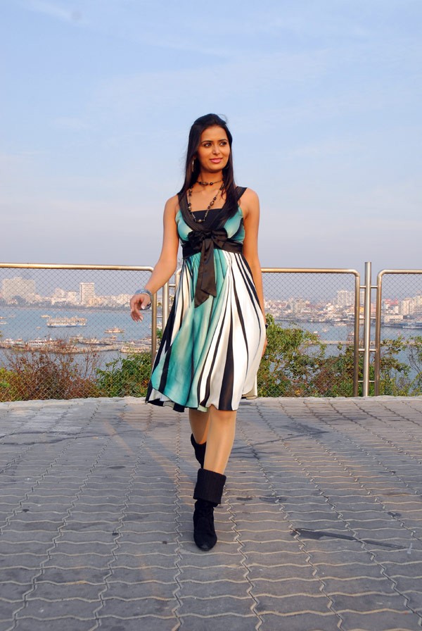 Meenakshi Dixit Photos - 23 / 31 photos