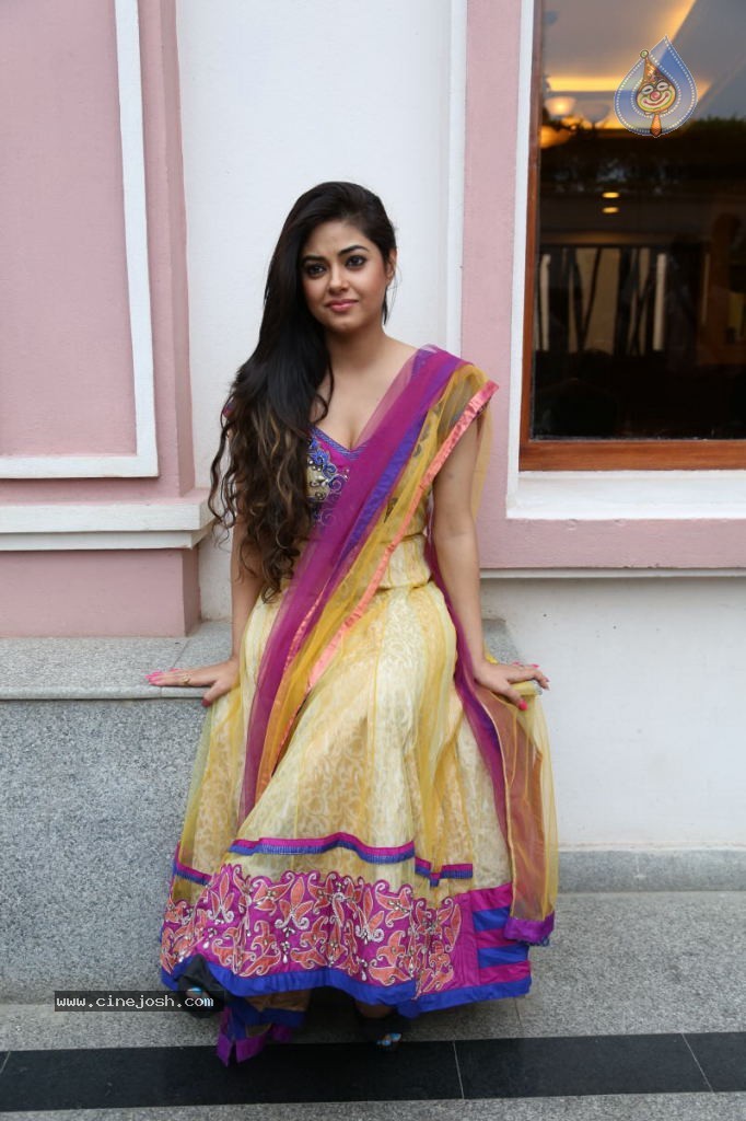 Meera Chopra Latest Stills - 62 / 74 photos