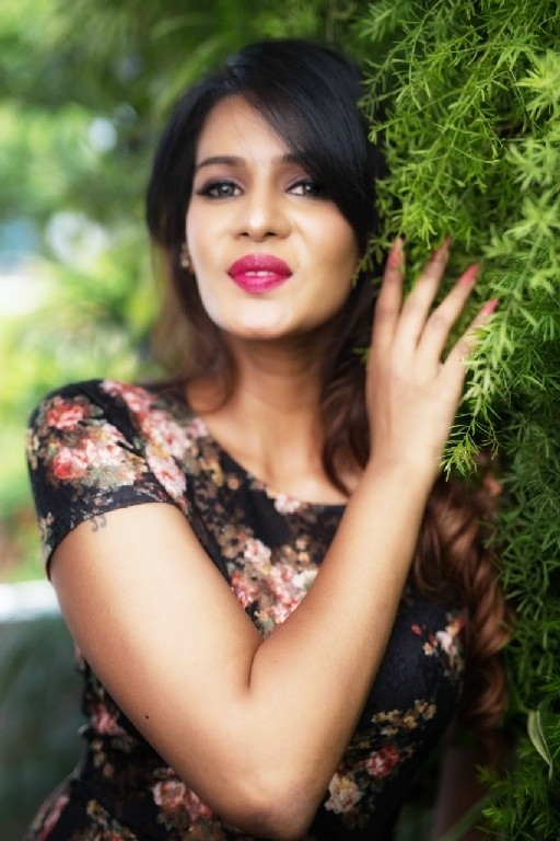 Meera Mitun Stills - 8 / 9 photos