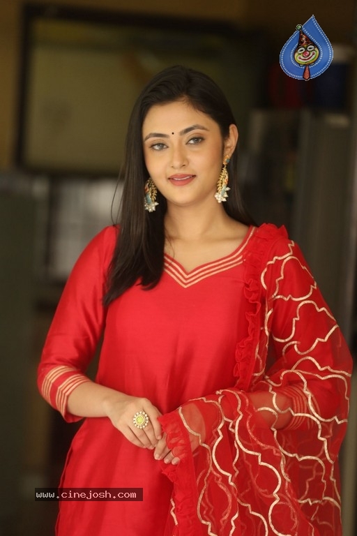 Megha Chowdhury Interview Photos - 7 / 21 photos