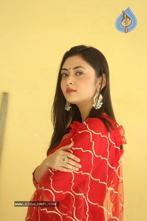 Megha Chowdhury Interview Photos - 14 / 21 photos