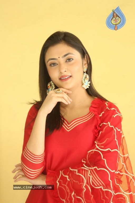 Megha Chowdhury Interview Photos - 17 / 21 photos