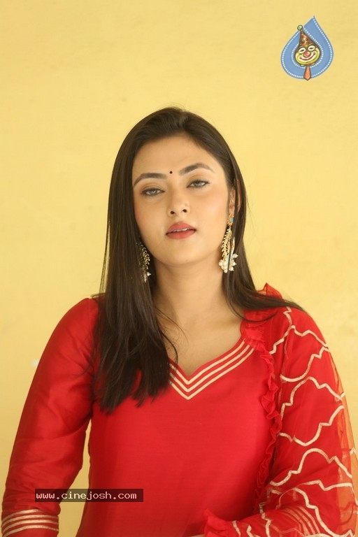 Megha Chowdhury Interview Photos - 19 / 21 photos
