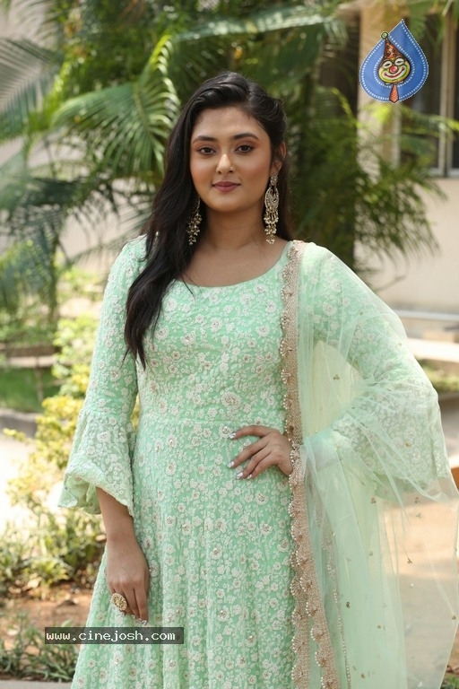 Megha Chowdhury Photos - 9 / 21 photos