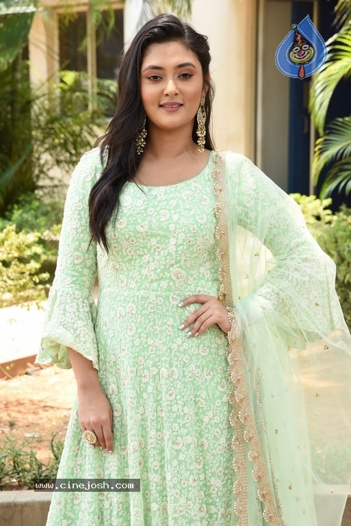 Megha Chowdhury Photos - 17 / 21 photos