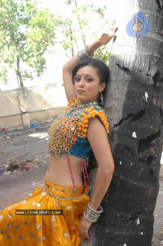 Meghanathan Gallery - 19 / 35 photos