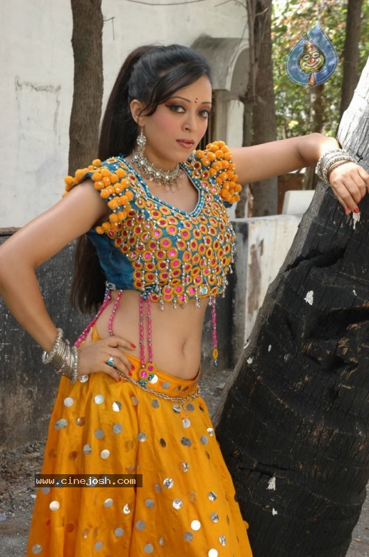 Meghanathan Gallery - 25 / 35 photos